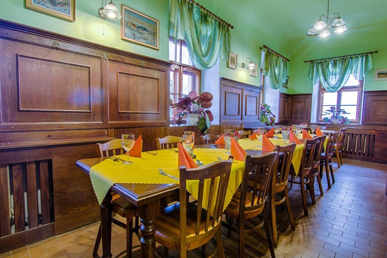 Hotel Posta Cerny Dul Bagian luar foto